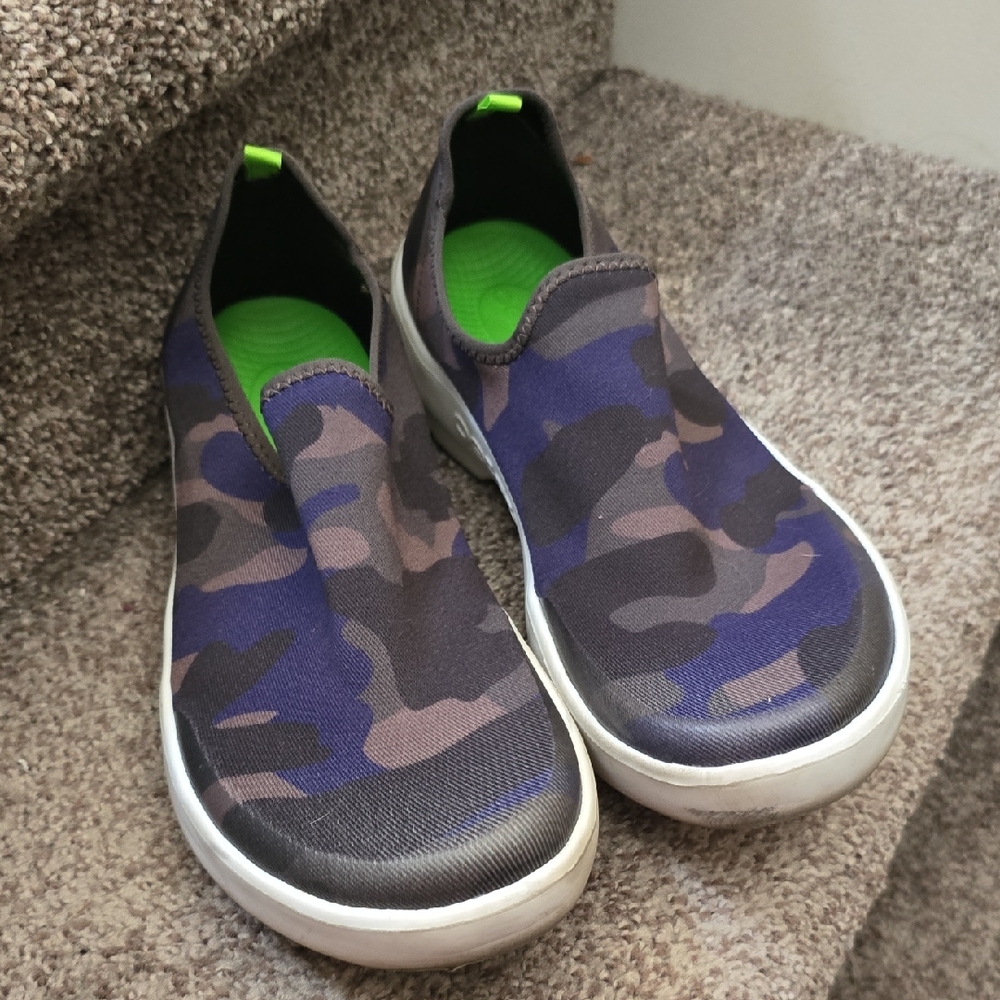 OOFOS Slip-On Camo Sneakers